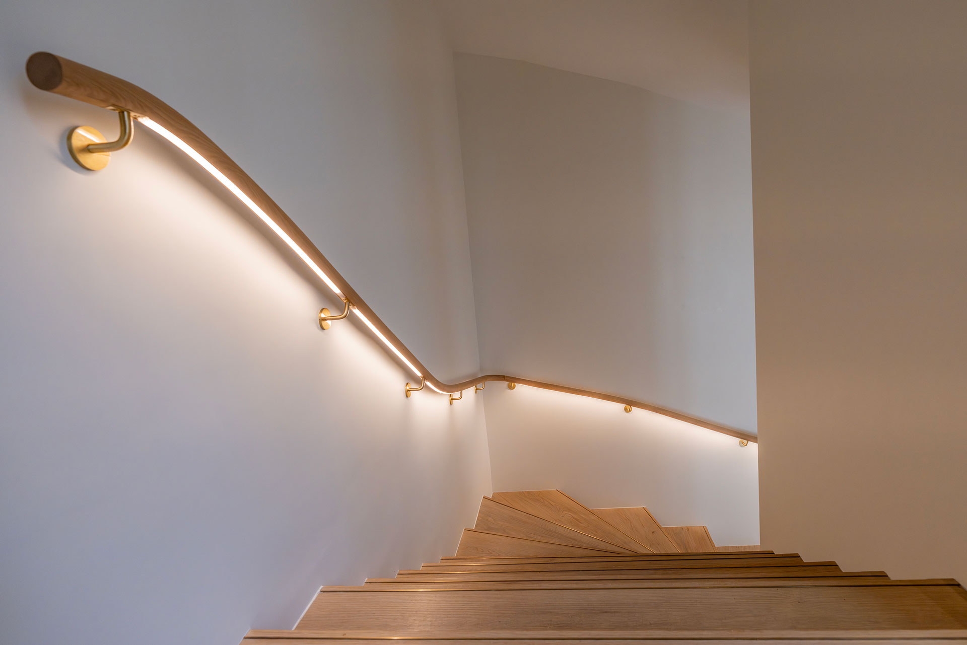 Rampe d&rsquo;escalier avec LED intégrés