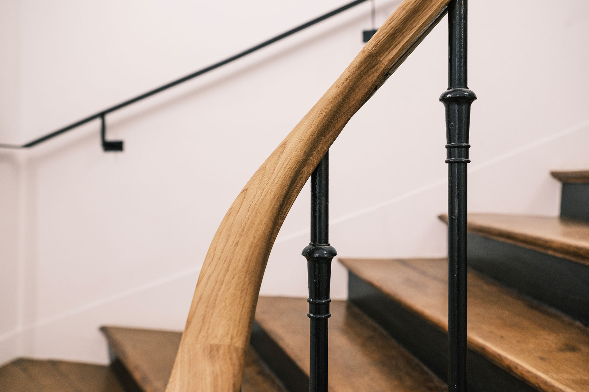 Restauration d'une rampe suite à la suppression d'un ascenseur : les raccords invisibles