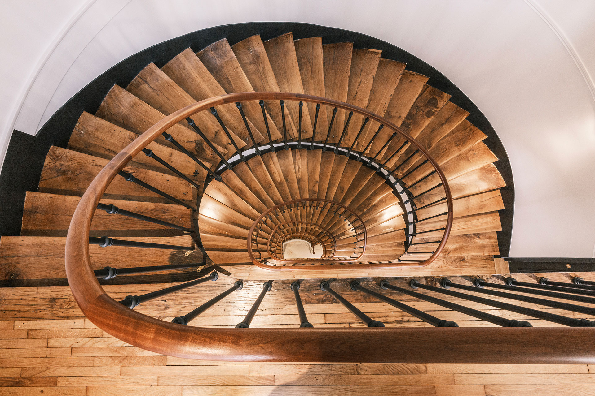 Restauration d&rsquo;une rampe d&rsquo;escalier après dépose d&rsquo;ascenseur